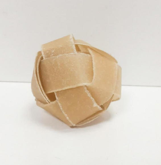 Лакомство Грин Кьюзн Organic Chew Плетенный кожаный мячик 1,2 (1шт)